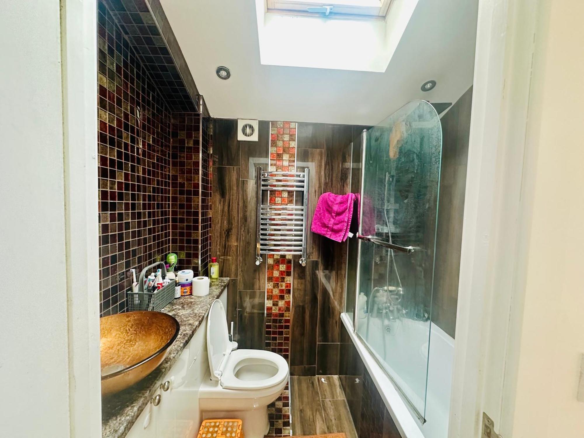 Beautiful Home In London With Easy Access To Central London サットン エクステリア 写真